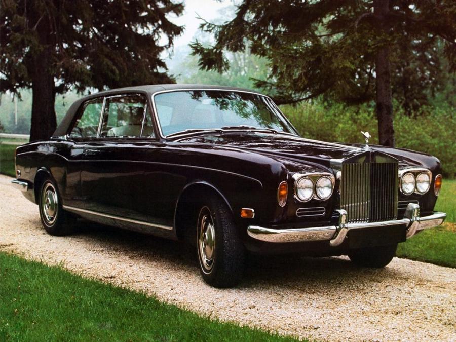  Rolls-Royce Corniche Saloon 1971 года  (фото 2 из 18)